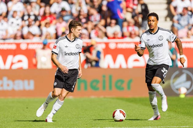 MAINZ, GERMANY - SEPTEMBER 12: Elias Baum (Eintracht Frankfurt, 2) runs with the ball during the Bundesliga match between 1. FSV Mainz 05 vs. Eintracht Frankfurt at MEWA Arena on matchday 3 of the 1. Bundesliga on September 12, 2026 in Mainz, Germany. DFL REGULATIONS PROHIBIT ANY USE OF PHOTOGRAPHS AS IMAGE SEQUENCES AND OR QUASI-VIDEO. Rhineland-Palatinate Germany Copyright: xStephanxHahnex
