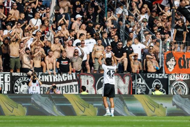 Can Uzun (Eintracht Frankfurt) bejubelt den Treffer zum 0:3 vor der Kurve, Torjubel, Jubel, Freude, Emotionen FSV Mainz 05 vs Eintracht Frankfurt, Fussball, Bundesliga, 03. Spieltag, Saison 2026 2027, 12.09.2026 FSV Mainz 05 vs Eintracht Frankfurt, Fussball, Bundesliga, 03. Spieltag, Saison 2026 2027, 12.09.2026 *** Can Uzun of Eintracht Frankfurt celebrates the goal that makes it 0–3 in front of the stands—goal celebration, cheering, joy, emotions—FSV Mainz 05 vs. Eintracht Frankfurt, soccer, Bundesliga, Matchday 3, 2026–2027 season, September 12, 2026, FSV Mainz 05 vs. Eintracht Frankfurt, soccer, Bundesliga, Matchday 3, 2026–2027 season, September 12, 2026 Copyright: xEibnerxPressefotox EP_ANS