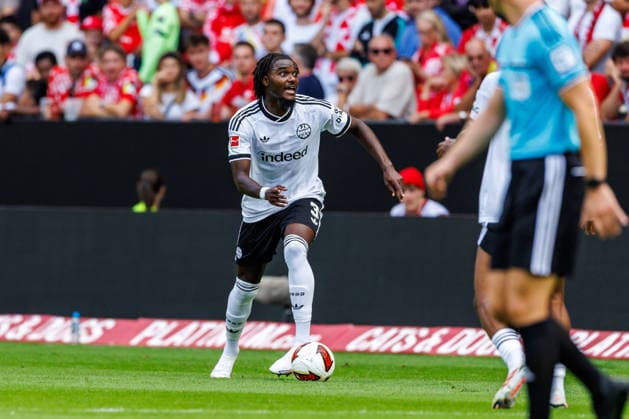 MAINZ, GERMANY - SEPTEMBER 12: Lilian Brassier (Eintracht Frankfurt, 3) controls the ball during the Bundesliga match between 1. FSV Mainz 05 vs. Eintracht Frankfurt at MEWA Arena on matchday 3 of the 1. Bundesliga on September 12, 2026 in Mainz, Germany. DFL REGULATIONS PROHIBIT ANY USE OF PHOTOGRAPHS AS IMAGE SEQUENCES AND OR QUASI-VIDEO. Rhineland-Palatinate Germany Copyright: xStephanxHahnex