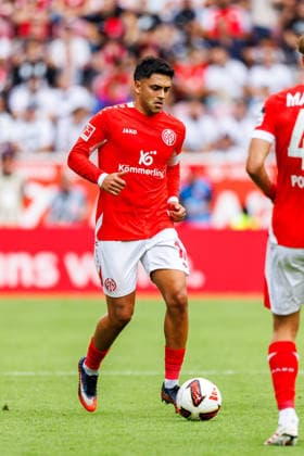 MAINZ, GERMANY - SEPTEMBER 12:Nadiem Amiri (1. FSV Mainz 05, 10) controls the ball during the Bundesliga match between 1. FSV Mainz 05 vs. Eintracht Frankfurt at MEWA Arena on matchday 3 of the 1. Bundesliga on September 12, 2026 in Mainz, Germany. DFL REGULATIONS PROHIBIT ANY USE OF PHOTOGRAPHS AS IMAGE SEQUENCES AND OR QUASI-VIDEO. Rhineland-Palatinate Germany Copyright: xStephanxHahnex