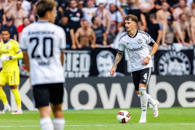 MAINZ, GERMANY - SEPTEMBER 12: Robin Koch (Eintracht Frankfurt, 4) controls the ball during the Bundesliga match between 1. FSV Mainz 05 vs. Eintracht Frankfurt at MEWA Arena on matchday 3 of the 1. Bundesliga on September 12, 2026 in Mainz, Germany. DFL REGULATIONS PROHIBIT ANY USE OF PHOTOGRAPHS AS IMAGE SEQUENCES AND OR QUASI-VIDEO. Rhineland-Palatinate Germany Copyright: xStephanxHahnex