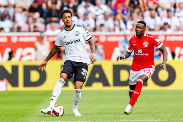 MAINZ, GERMANY - SEPTEMBER 12: Jeremiaha Maluze (Eintracht Frankfurt, 37) is challenged by Sheraldo Becker (1. FSV Mainz 05, 23) during the Bundesliga match between 1. FSV Mainz 05 vs. Eintracht Frankfurt at MEWA Arena on matchday 3 of the 1. Bundesliga on September 12, 2026 in Mainz, Germany. DFL REGULATIONS PROHIBIT ANY USE OF PHOTOGRAPHS AS IMAGE SEQUENCES AND OR QUASI-VIDEO. Rhineland-Palatinate Germany Copyright: xStephanxHahnex