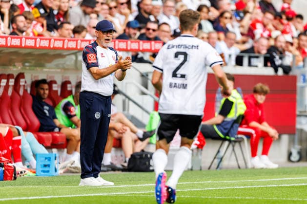 MAINZ, GERMANY - SEPTEMBER 12: Head Coach Urs Fischer (1. FSV Mainz 05) during the Bundesliga match between 1. FSV Mainz 05 vs. Eintracht Frankfurt at MEWA Arena on matchday 3 of the 1. Bundesliga on September 12, 2026 in Mainz, Germany. DFL REGULATIONS PROHIBIT ANY USE OF PHOTOGRAPHS AS IMAGE SEQUENCES AND OR QUASI-VIDEO. Rhineland-Palatinate Germany Copyright: xStephanxHahnex