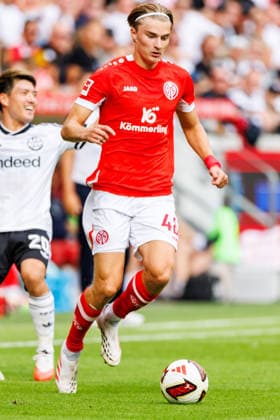 MAINZ, GERMANY - SEPTEMBER 12: Kacper Potulski (1. FSV Mainz 05, 48) controls the ball during the Bundesliga match between 1. FSV Mainz 05 vs. Eintracht Frankfurt at MEWA Arena on matchday 3 of the 1. Bundesliga on September 12, 2026 in Mainz, Germany. DFL REGULATIONS PROHIBIT ANY USE OF PHOTOGRAPHS AS IMAGE SEQUENCES AND OR QUASI-VIDEO. Rhineland-Palatinate Germany Copyright: xStephanxHahnex