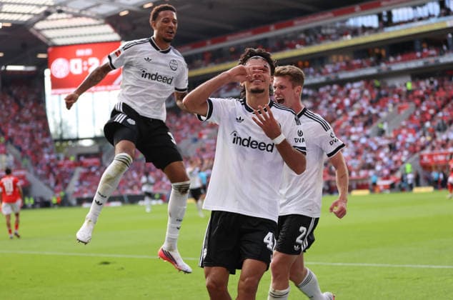 12.09.2026, Fussball Bundesliga, 1. FSV Mainz 05 - Eintracht Frankfurt, v.l., Torjubel zum 0:3 durch Can Uzun (Eintracht Frankfurt), Goal celebration, celebrate the goal, Jeremiaha Maluze (Eintracht Frankfurt) DFL DFB REGULATIONS PROHIBIT ANY USE OF PHOTOGRAPHS AS IMAGE SEQUENCES AND OR QUASI-VIDEO. xdcx *** September 12, 2026, Bundesliga Soccer, 1. FSV Mainz 05 vs. Eintracht Frankfurt, from left, goal celebration for the 0–3 goal by Can Uzun of Eintracht Frankfurt, goal celebration, celebrating the goal, Jeremiaha Maluze, Eintracht Frankfurt. DFL and DFB regulations prohibit any use of photographs as image sequences and or quasi-video. xdcx Copyright: HMBxMedia Claus