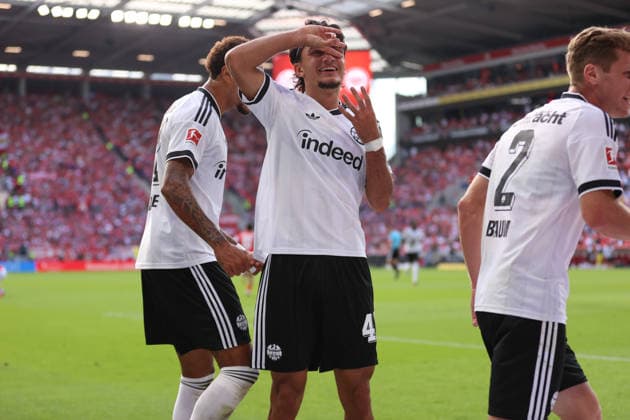12.09.2026, Fussball Bundesliga, 1. FSV Mainz 05 - Eintracht Frankfurt, v.l., Torjubel zum 0:3 durch Can Uzun (Eintracht Frankfurt), Goal celebration, celebrate the goal DFL DFB REGULATIONS PROHIBIT ANY USE OF PHOTOGRAPHS AS IMAGE SEQUENCES AND OR QUASI-VIDEO. xdcx *** September 12, 2026, Bundesliga Soccer, 1 FSV Mainz 05 vs. Eintracht Frankfurt, from left, goal celebration after Can Uzun’s goal for Eintracht Frankfurt, DFL and DFB regulations prohibit any use of photographs as image sequences and or quasi-video xdcx Copyright: HMBxMedia Claus