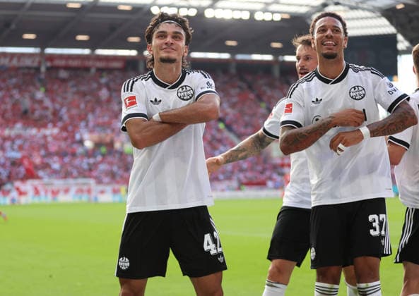 12.09.2026, Fussball Bundesliga, 1. FSV Mainz 05 - Eintracht Frankfurt, v.l., Torjubel zum 0:3 durch Can Uzun (Eintracht Frankfurt), Goal celebration, celebrate the goal, Jeremiaha Maluze (Eintracht Frankfurt) DFL DFB REGULATIONS PROHIBIT ANY USE OF PHOTOGRAPHS AS IMAGE SEQUENCES AND OR QUASI-VIDEO. xdcx *** September 12, 2026, Bundesliga Soccer, 1. FSV Mainz 05 vs. Eintracht Frankfurt, from left, goal celebration after Eintracht Frankfurt’s 3-0 lead by Can Uzun, goal celebration, celebrating the goal, Jeremiaha Maluze, Eintracht Frankfurt. DFL and DFB regulations prohibit any use of photographs as image sequences and or quasi-video. xdcx Copyright: HMBxMedia Claus