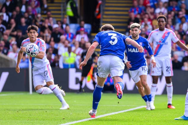 Crystal Palace v Ipswich Town Premier League Leif Davis of Ipswich Town scores his first goal and the team™s second against Crystal Palace during the Premier League match at Selhurst Park, London 12 09 2026 UK Newspapers OUT Copyright: xGraemexWilcocksonx FIL-23935-0059