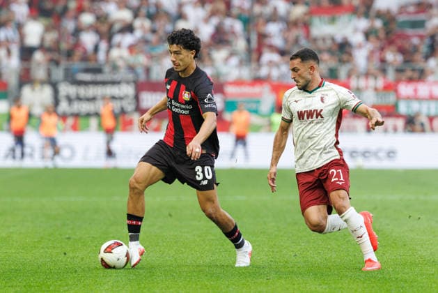 Ibrahim Maza (30, Bayer 04 Leverkusen) und Arijon Ibrahimovic (21, FC Augsburg) beim Spiel zwischen FC Augsburg v Bayer 04 Leverkusen, Fussball, Herren, Bundesliga, 2026 2027, 3.Spieltag am 12.09.2026 in Augsburg, WWK ARENA. DFL and DFB regulations prohibit any use of photographs as image sequences and or quasi-video. Bayern Deutschland *** Ibrahim Maza, 30, Bayer 04 Leverkusen, and Arijon Ibrahimovic, 21, FC Augsburg, during the match between FC Augsburg and Bayer 04 Leverkusen, soccer, men’s, Bundesliga, 2026–2027, Matchday 3 on September 12, 2026, in Augsburg, WWK ARENA. DFL and DFB regulations prohibit any use of photographs as image sequences and or quasi-video. Bavaria, Germany