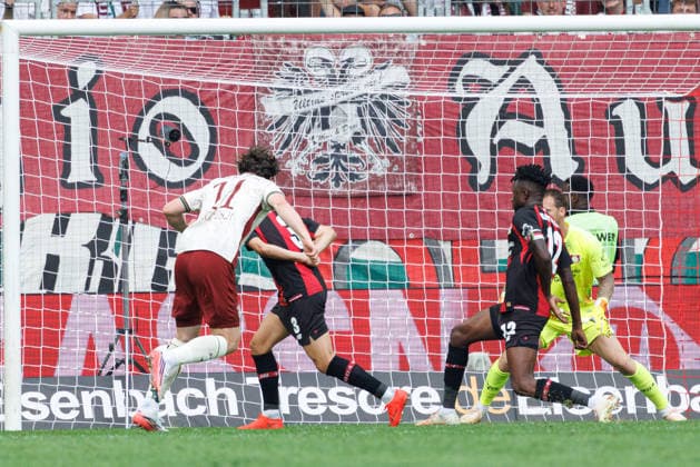 Michael Gregoritsch (11, FC Augsburg) Tor zum 2 : 1 beim Spiel zwischen FC Augsburg v Bayer 04 Leverkusen, Fussball, Herren, Bundesliga, 2026 2027, 3.Spieltag am 12.09.2026 in Augsburg, WWK ARENA. DFL and DFB regulations prohibit any use of photographs as image sequences and or quasi-video. Bayern Deutschland *** Michael Gregoritsch 11, FC Augsburg, goal to make it 2-1 in the match between FC Augsburg and Bayer 04 Leverkusen, soccer, men s, Bundesliga, 2026–2027, Matchday 3 on September 12, 2026, in Augsburg, WWK ARENA. DFL and DFB regulations prohibit any use of photographs as image sequences and or quasi-video. Bavaria, Germany