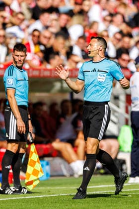 MAINZ, GERMANY - SEPTEMBER 12: Referee Felix Zwayer during the Bundesliga match between 1. FSV Mainz 05 vs. Eintracht Frankfurt at MEWA Arena on matchday 3 of the 1. Bundesliga on September 12, 2026 in Mainz, Germany. DFL REGULATIONS PROHIBIT ANY USE OF PHOTOGRAPHS AS IMAGE SEQUENCES AND OR QUASI-VIDEO. Rhineland-Palatinate Germany Copyright: xStephanxHahnex