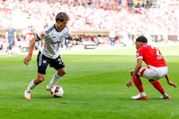 MAINZ, GERMANY - SEPTEMBER 12: Ritsu Doan (Eintracht Frankfurt, 20) is challenged by Phillipp Mwene (1. FSV Mainz 05, 2) during the Bundesliga match between 1. FSV Mainz 05 vs. Eintracht Frankfurt at MEWA Arena on matchday 3 of the 1. Bundesliga on September 12, 2026 in Mainz, Germany. DFL REGULATIONS PROHIBIT ANY USE OF PHOTOGRAPHS AS IMAGE SEQUENCES AND OR QUASI-VIDEO. Rhineland-Palatinate Germany Copyright: xStephanxHahnex