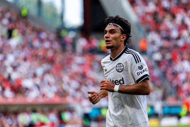 MAINZ, GERMANY - SEPTEMBER 12: Can Uzun (Eintracht Frankfurt, 42) during the Bundesliga match between 1. FSV Mainz 05 vs. Eintracht Frankfurt at MEWA Arena on matchday 3 of the 1. Bundesliga on September 12, 2026 in Mainz, Germany. DFL REGULATIONS PROHIBIT ANY USE OF PHOTOGRAPHS AS IMAGE SEQUENCES AND OR QUASI-VIDEO. Rhineland-Palatinate Germany Copyright: xStephanxHahnex