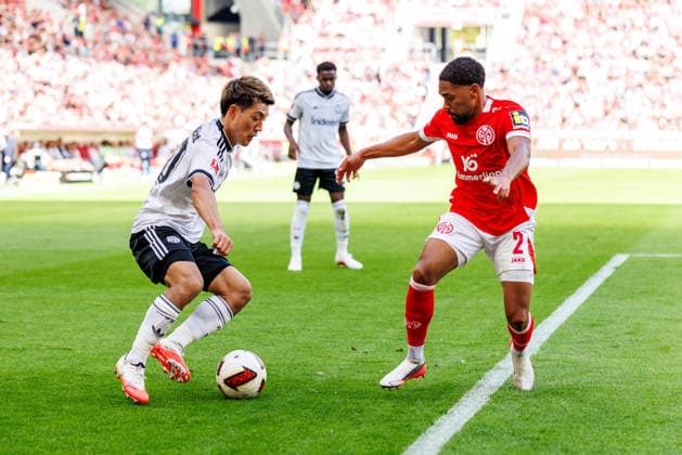 MAINZ, GERMANY - SEPTEMBER 12: Ritsu Doan (Eintracht Frankfurt, 20) is challenged by Phillipp Mwene (1. FSV Mainz 05, 2) during the Bundesliga match between 1. FSV Mainz 05 vs. Eintracht Frankfurt at MEWA Arena on matchday 3 of the 1. Bundesliga on September 12, 2026 in Mainz, Germany. DFL REGULATIONS PROHIBIT ANY USE OF PHOTOGRAPHS AS IMAGE SEQUENCES AND OR QUASI-VIDEO. Rhineland-Palatinate Germany Copyright: xStephanxHahnex