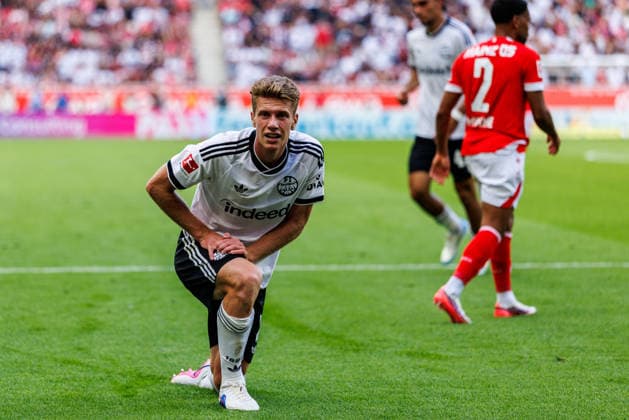 MAINZ, GERMANY - SEPTEMBER 12: Elias Baum (Eintracht Frankfurt, 2) during the Bundesliga match between 1. FSV Mainz 05 vs. Eintracht Frankfurt at MEWA Arena on matchday 3 of the 1. Bundesliga on September 12, 2026 in Mainz, Germany. DFL REGULATIONS PROHIBIT ANY USE OF PHOTOGRAPHS AS IMAGE SEQUENCES AND OR QUASI-VIDEO. Rhineland-Palatinate Germany Copyright: xStephanxHahnex