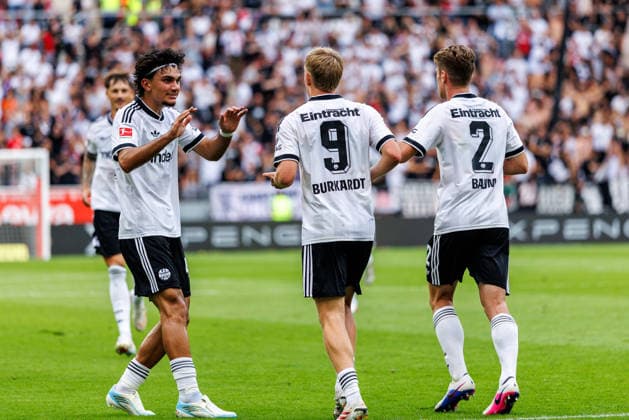 MAINZ, GERMANY - SEPTEMBER 12: Jonathan Burkardt (Eintracht Frankfurt, 9) celebrates scoring his team s second goal with teammates during the Bundesliga match between 1. FSV Mainz 05 vs. Eintracht Frankfurt at MEWA Arena on matchday 3 of the 1. Bundesliga on September 12, 2026 in Mainz, Germany. DFL REGULATIONS PROHIBIT ANY USE OF PHOTOGRAPHS AS IMAGE SEQUENCES AND OR QUASI-VIDEO. Rhineland-Palatinate Germany Copyright: xStephanxHahnex