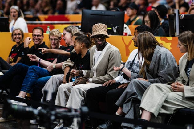FIBA Women™s Basketball World Cup 2026: Frankreich vs. Deutschland, 12.09.2026 Dennis Schröder Courtside; Basketball, FIBA Women™s Basketball World Cup 2026, Final Phase, Halbfinale: Frankreich vs. Deutschland am 12.09.2026 in der Uber Arena, Berlin Copyright: xBEAUTIFULxSPORTS Tonhäuserx