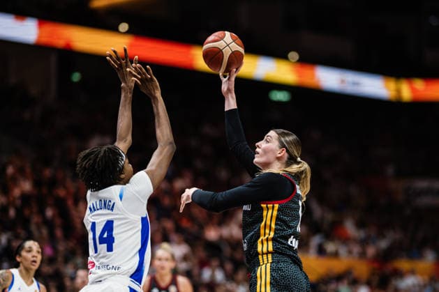 FIBA Women™s Basketball World Cup 2026: Frankreich vs. Deutschland, 12.09.2026 Luisa Geiselsoder (Deutschland, 15), Dominique Malonga (Frankreich, 14); Basketball, FIBA Women™s Basketball World Cup 2026, Final Phase, Halbfinale: Frankreich vs. Deutschland am 12.09.2026 in der Uber Arena, Berlin Copyright: xBEAUTIFULxSPORTS Tonhäuserx