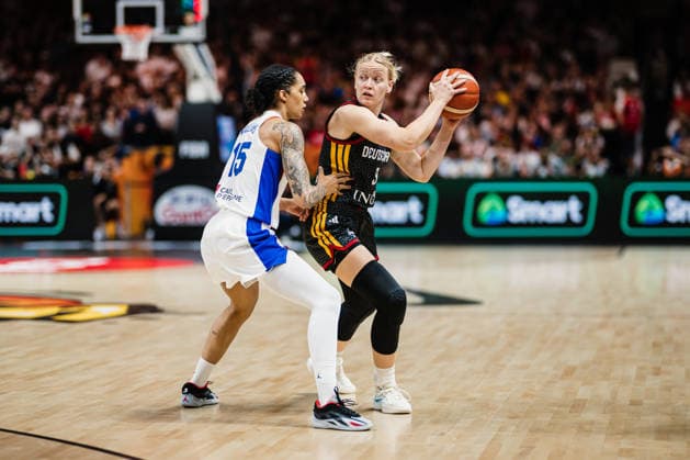 FIBA Women™s Basketball World Cup 2026: Frankreich vs. Deutschland, 12.09.2026 Emma Eichmeyer (Deutschland, 9), Gabby Williams (Frankreich, 15); Basketball, FIBA Women™s Basketball World Cup 2026, Final Phase, Halbfinale: Frankreich vs. Deutschland am 12.09.2026 in der Uber Arena, Berlin Copyright: xBEAUTIFULxSPORTS Tonhäuserx
