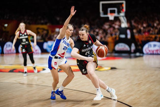 FIBA Women™s Basketball World Cup 2026: Frankreich vs. Deutschland, 12.09.2026 Lina Sontag (Deutschland, 24), Marieme Badiane (Frankreich, 22); Basketball, FIBA Women™s Basketball World Cup 2026, Final Phase, Halbfinale: Frankreich vs. Deutschland am 12.09.2026 in der Uber Arena, Berlin Copyright: xBEAUTIFULxSPORTS Tonhäuserx