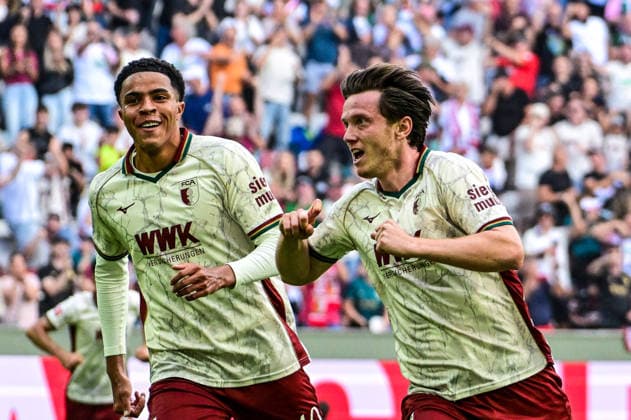 12.09.2026, GER, Fußball, Herren, 1. Bundesliga, FC Augsburg vs Bayer 04 Leverkusen Noahkai Banks (FC Augsburg, 40), Michael Gregoritsch (FC Augsburg, 11), Torjubel nach Tor zum 2:1 Augsburg WWK-Arena Bayern Deutschland *** September 12, 2026, GER, Soccer, Men s, 1. Bundesliga, FC Augsburg vs. Bayer 04 Leverkusen Noahkai Banks (FC Augsburg), 40, Michael Gregoritsch (FC Augsburg), 11, Celebrating after scoring the goal that made it 2–1 for Augsburg at the WWK Arena, Bavaria, Germany Copyright: xNordphotox xHafnerx