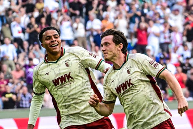 12.09.2026, GER, Fußball, Herren, 1. Bundesliga, FC Augsburg vs Bayer 04 Leverkusen Noahkai Banks (FC Augsburg, 40), Michael Gregoritsch (FC Augsburg, 11), Torjubel nach Tor zum 2:1 Augsburg WWK-Arena Bayern Deutschland *** September 12, 2026, GER, Soccer, Men s, 1. Bundesliga, FC Augsburg vs. Bayer 04 Leverkusen Noahkai Banks (FC Augsburg), 40, Michael Gregoritsch (FC Augsburg), 11, Celebrating after scoring the goal that made it 2–1 for Augsburg at the WWK Arena, Bavaria, Germany Copyright: xNordphotox xHafnerx