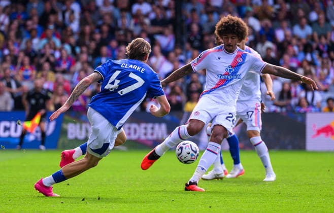 Crystal Palace v Ipswich Town Premier League Chris Richards of Crystal Palace clears the ball under pressure from Jack Clarke of Ipswich Town during the Premier League match at Selhurst Park, London 12 09 2026 UK Newspapers OUT Copyright: xGraemexWilcocksonx FIL-23935-0064