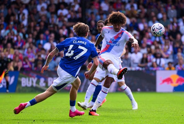 Crystal Palace v Ipswich Town Premier League Chris Richards of Crystal Palace clears the ball under pressure from Jack Clarke of Ipswich Town during the Premier League match at Selhurst Park, London 12 09 2026 UK Newspapers OUT Copyright: xGraemexWilcocksonx FIL-23935-0066
