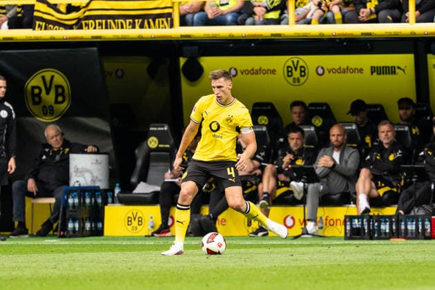 12.09.2026, GER, Bundesliga, 3. Spieltag, Saison 2026 2027 - BV Borussia Dortmund vs. SC Paderborn Nico Schlotterbeck (Borussia Dortmund, 4) Einzelaktion; Ganzkörper Ganzkoerper ; Ball am Fuss; Dortmund Signal Iduna Park Dortmund Deutschland *** September 12, 2026, GER, Bundesliga, Matchday 3, 2026–2027 Season, BV Borussia Dortmund vs. SC Paderborn, Nico Schlotterbeck, Borussia Dortmund, 4 individual plays, full-body, ball at his feet, Dortmund, Signal Iduna Park, Dortmund, Germany Copyright: xnordphotoxGmbHx xChristianxSchulzex