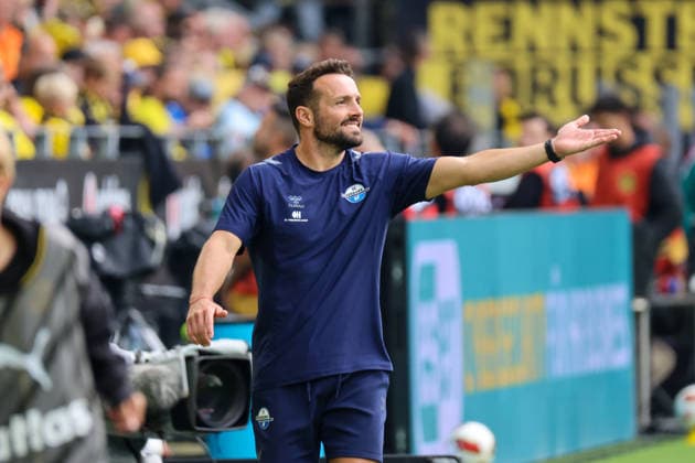 Dortmund, Deutschland: 12.09.2026 - 1. Bundesliga 2026 27 - 3. Spieltag - Borussia Dortmund vs. SC Paderborn Im Bild: Cheftrainer Ralf Kettemann (Paderborn) (DFL DFB REGULATIONS PROHIBIT ANY USE OF PHOTOGRAPHS as IMAGE SEQUENCES and or QUASI-VIDEO) *** *** Dortmund, Germany, September 12, 2026, Bundesliga 1, 2026–27, Matchday 3: Borussia Dortmund vs. SC Paderborn. Pictured: Head Coach Ralf Kettemann (Paderborn). DFL and DFB regulations prohibit any use of photographs as image sequences and or QUASI-VIDEO *** Copyright: HMBxMedia MadeleinexFantini