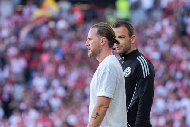1. Bundesliga: SC Freiburg vs Borussia Mönchengladbach, 12.09.2026 Eugen PolaÅ ski (Borussia Mönchengladbach, Trainer) am diskutieren mit Wolfgang Haslberger (Vierter Offizieller) 1. Bundesliga: SC Freiburg vs Borussia Mönchengladbach, Europa-Park-Stadion, 12.09.2026 DFB DFL REGULATIONS PROHIBIT ANY USE OF PHOTOGRAPHS AS IMAGE SEQUENCES AND OR QUASI-VIDEO. *** 1 Bundesliga: SC Freiburg vs. Borussia Mönchengladbach, September 12, 2026. Eugen Polanski of Borussia Mönchengladbach, the coach, is discussing with Wolfgang Haslberger, the fourth official. 1 Bundesliga: SC Freiburg vs. Borussia Mönchengladbach, Europa-Park Stadium, September 12, 2026 DFB and DFL regulations prohibit any use of photographs as image sequences and or quasi-video. Copyright: xBEAUTIFULxSPORTS Boscox