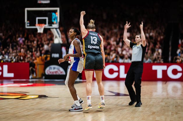 FIBA Women™s Basketball World Cup 2026: Frankreich vs. Deutschland, 12.09.2026 Leonie Fiebich (Deutschland, 13) jubelt zum Dreier; Basketball, FIBA Women™s Basketball World Cup 2026, Final Phase, Halbfinale: Frankreich vs. Deutschland am 12.09.2026 in der Uber Arena, Berlin Copyright: xBEAUTIFULxSPORTS Tonhäuserx