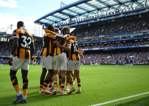 Chelsea v Hull City Premier League Hull City s Mohamed Belloumi is mobbed by team mates as he celebrates scoring their second goal during the Premier League match at Stamford Bridge, London 12 09 2026 UK Newspapers OUT Copyright: xDanielxHamburyx FIL-23926-0103