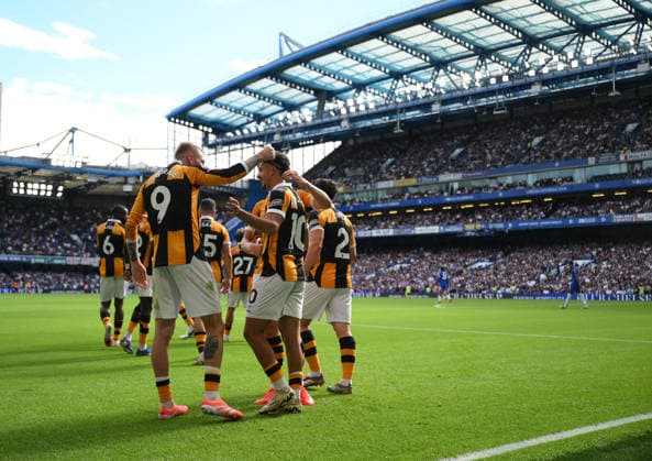 Chelsea v Hull City Premier League Hull City s Mohamed Belloumi is mobbed by team mates as he celebrates scoring their second goal during the Premier League match at Stamford Bridge, London 12 09 2026 UK Newspapers OUT Copyright: xDanielxHamburyx FIL-23926-0110