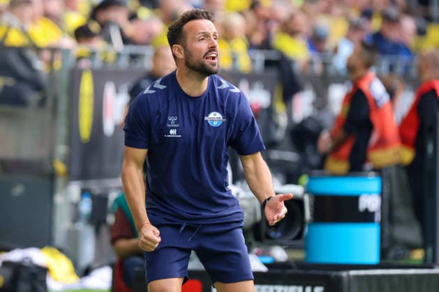 Dortmund, Deutschland: 12.09.2026 - 1. Bundesliga 2026 27 - 3. Spieltag - Borussia Dortmund vs. SC Paderborn Im Bild: Cheftrainer Ralf Kettemann (Paderborn) (DFL DFB REGULATIONS PROHIBIT ANY USE OF PHOTOGRAPHS as IMAGE SEQUENCES and or QUASI-VIDEO) *** *** Dortmund, Germany September 12, 2026 Bundesliga 2026 Matchday 27 Borussia Dortmund vs. SC Paderborn Pictured: Head Coach Ralf Kettemann, Paderborn DFL DFB REGULATIONS PROHIBIT ANY USE OF PHOTOGRAPHS AS IMAGE SEQUENCES AND or QUASI-VIDEO *** Copyright: HMBxMedia MadeleinexFantini