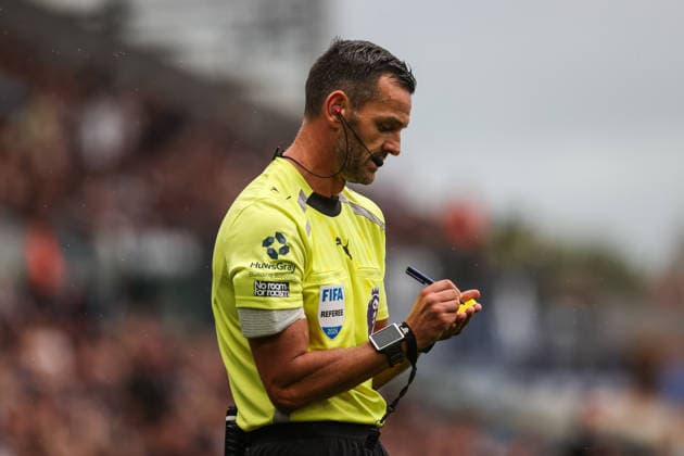 Aston Villa v Nottingham Forest, Premier League Referee Andy Madley during the Aston Villa v Nottingham Forest Premier League match at Villa Park, Birmingham, England on 12 September 2026 Credit: Richard Bierton Every Second Media Editorial use only. All images are copyright Every Second Media Limited. No images may be reproduced without prior permission. All rights reserved. Premier League and Football League images are subject to licensing agreements with Football DataCo Limited. see https: www.football-dataco.com Copyright: xIMAGO EveryxSecondxMediax ESM-2156-0042 RichardxBiertonx xEveryxSecondxMediax