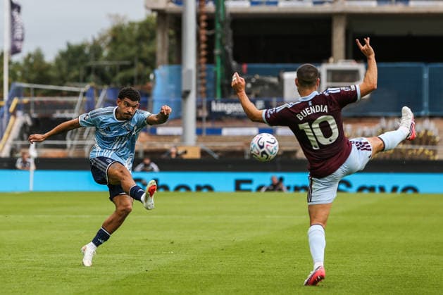 Aston Villa v Nottingham Forest, Premier League Morgan Gibbs-White of Nottingham Forest crosses the ball during the Aston Villa v Nottingham Forest Premier League match at Villa Park, Birmingham, England on 12 September 2026 Credit: Richard Bierton Every Second Media Editorial use only. All images are copyright Every Second Media Limited. No images may be reproduced without prior permission. All rights reserved. Premier League and Football League images are subject to licensing agreements with Football DataCo Limited. see https: www.football-dataco.com Copyright: xIMAGO EveryxSecondxMediax ESM-2156-0044 RichardxBiertonx xEveryxSecondxMediax
