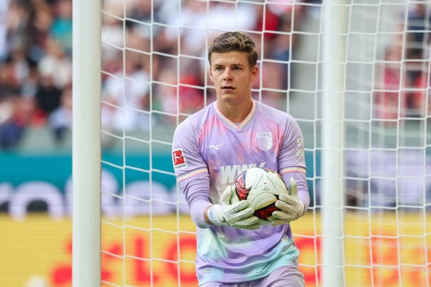 Finn Dahmen (FC Augsburg, 01) mit Ball, GER, FC Augsburg vs. Bayer 04 Leverkusen, Fussball, Bundesliga, 3. Spieltag, Saison 2026 2027, 12.09.2026, DFL DFB REGULATIONS PROHIBIT ANY USE OF PHOTOGRAPHS as IMAGE SEQUENCES and or QUASI-VIDEO, GER, FC Augsburg vs. Bayer 04 Leverkusen, Fussball, Bundesliga, 3. Spieltag, Saison 2026 2027, 12.09.2026 Augsburg *** Finn Dahmen, FC Augsburg, No. 01 with the ball, GER, FC Augsburg vs. Bayer 04 Leverkusen, Soccer, Bundesliga, Matchday 3, 2026–2027 Season, September 12, 2026, DFL and DFB regulations prohibit any use of photographs as image sequences and or quasi-video, GER, FC Augsburg vs. Bayer 04 Leverkusen, soccer, Bundesliga, Matchday 3, 2026–2027 season, September 12, 2026, Augsburg Copyright: xEibner-Pressefoto JennixMaulx EP_JML