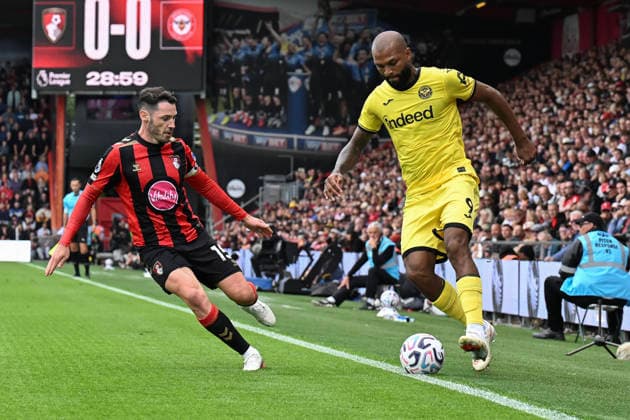 Bournemouth v Brentford Premier League Igor Thiago of Brentford tries to find a way past Adam Smith of Bournemouth during the Premier League match at the Vitality Stadium, Bournemouth 12 09 2026 UK Newspapers OUT Copyright: xJeremyxLandeyx FIL-23934-0039