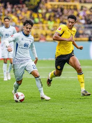 DORTMUND - Laurin Ulrich of SC Paderborn 07 battles for possession with Jobe Bellingham of Borussia Dortmund during the Bundesliga match between Borussia Dortmund and SC Paderborn 07 at Signal Iduna Park on September 12, 2026, in Dortmund, Germany. MARCEL TER BALS ANP Bundesliga 2026 27 xVIxANPxSportx xMarcelxterxBalsxIVx 568305004 originalFilename: 568305004.jpg