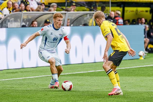 DORTMUND - Laurin Curda of SC Paderborn 07 battles for possession with Daniel Svensson of Borussia Dortmund during the Bundesliga match between Borussia Dortmund and SC Paderborn 07 at Signal Iduna Park on September 12, 2026, in Dortmund, Germany. MARCEL TER BALS ANP Bundesliga 2026 27 xVIxANPxSportx xMarcelxterxBalsxIVx 568305050 originalFilename: 568305050.jpg