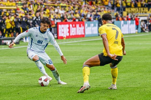 DORTMUND - Laurin Ulrich of SC Paderborn 07 battles for possession with Jobe Bellingham of Borussia Dortmund during the Bundesliga match between Borussia Dortmund and SC Paderborn 07 at Signal Iduna Park on September 12, 2026, in Dortmund, Germany. MARCEL TER BALS ANP Bundesliga 2026 27 xVIxANPxSportx xMarcelxterxBalsxIVx 568305081 originalFilename: 568305081.jpg