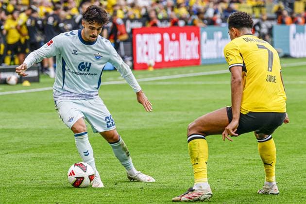 DORTMUND - Laurin Ulrich of SC Paderborn 07 battles for possession with Jobe Bellingham of Borussia Dortmund during the Bundesliga match between Borussia Dortmund and SC Paderborn 07 at Signal Iduna Park on September 12, 2026, in Dortmund, Germany. MARCEL TER BALS ANP Bundesliga 2026 27 xVIxANPxSportx xMarcelxterxBalsxIVx 568305096 originalFilename: 568305096.jpg