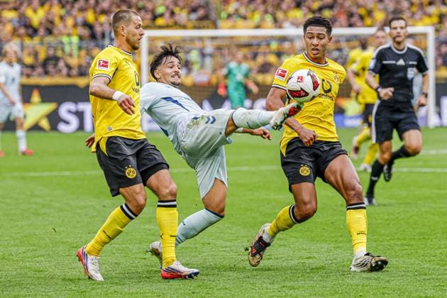 DORTMUND - Laurin Ulrich of SC Paderborn 07 battles for possession with Jobe Bellingham of Borussia Dortmund during the Bundesliga match between Borussia Dortmund and SC Paderborn 07 at Signal Iduna Park on September 12, 2026, in Dortmund, Germany. MARCEL TER BALS ANP Bundesliga 2026 27 xVIxANPxSportx xMarcelxterxBalsxIVx 568305130 originalFilename: 568305130.jpg