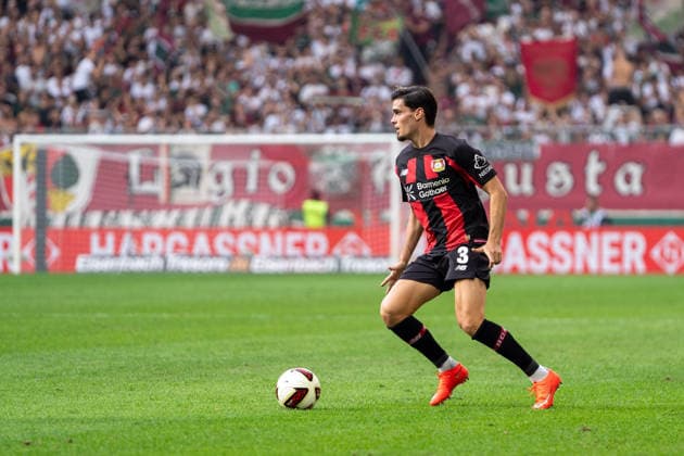 Miguel Gutierrez (3 Leverkusen) in Aktion beim Bundesligaspiel FC Augsburg - Bayer 04 Leverkusen am 12.09.2026. Augsburg WWK Arena Bayern Deutschland *** Miguel Gutierrez 3 of Leverkusen in action during the Bundesliga match between FC Augsburg and Bayer 04 Leverkusen on September 12, 2026, at the WWK Arena in Augsburg, Bavaria, Germany