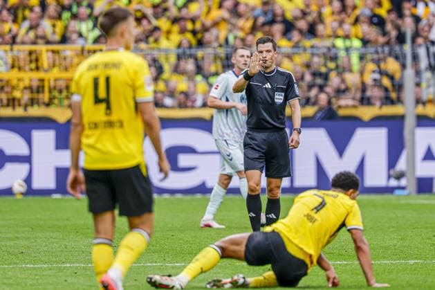 DORTMUND - Referee Harm Osmers signals during the Bundesliga match between Borussia Dortmund and SC Paderborn 07 at Signal Iduna Park on September 12, 2026, in Dortmund, Germany. MARCEL TER BALS ANP Bundesliga 2026 27 xVIxANPxSportx xMarcelxterxBalsxIVx 568305141 originalFilename: 568305141.jpg