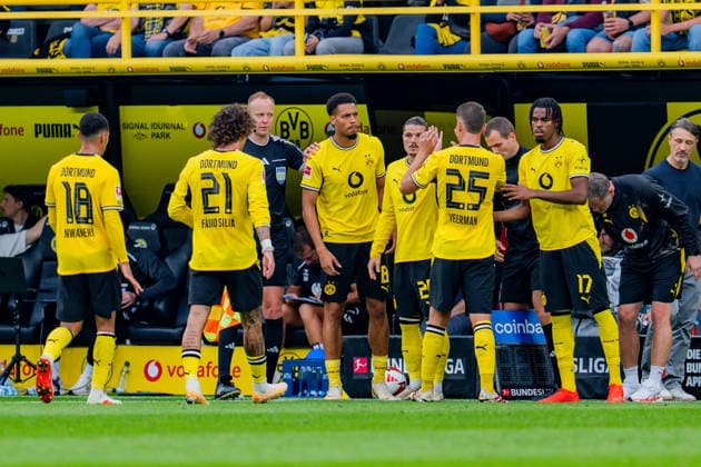 1. Bundesliga, 3. Spieltag, Borussia Dortmund vs. SC Paderborn 07 am 12.09.2026 Dreifach Auswechselung Ethan Nwaneri Fabio Silva Joey Veerman gegen Felix Nmecha Marcel Sabitzer Carney Chukwuemeka mit Niko Kovac *** Bundesliga 1, Matchday 3, Borussia Dortmund vs. SC Paderborn 07 on September 12, 2026: Triple substitution—Ethan Nwaneri, Fabio Silva, and Joey Veerman for Felix Nmecha, Marcel Sabitzer, and Carney Chukwuemeka—under Niko Kovac Copyright: xBahhoxKarax