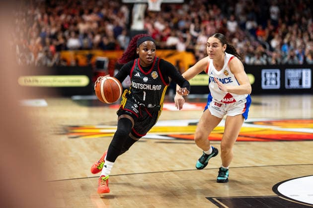 Alexis Peterson (Deutschland, 01) im Dribbling gegen Carla Leite (Frankreich, 00), GER, Frankreich vs. Deutschland, Basketball, FIBA Women s World Cup 2026, Halbfinale, 12.09.2026 GER, Frankreich vs. Deutschland, Basketball, FIBA Women s World Cup 2026, Halbfinale, 12.09.2026 Berlin Copyright: xEibner-Pressefoto MaxxVincenx EP_MVN