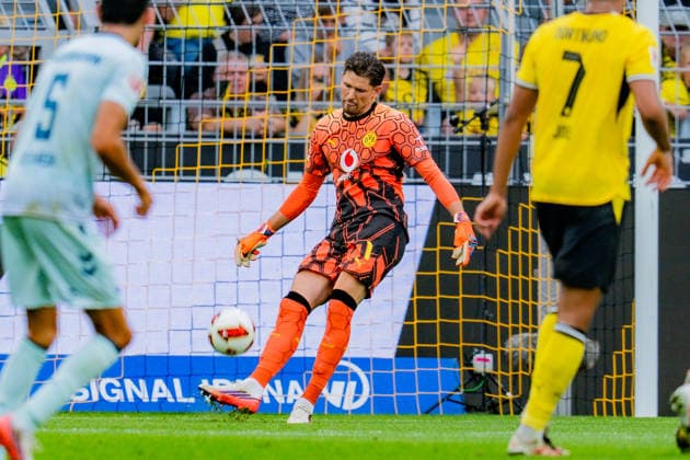 1. Bundesliga, 3. Spieltag, Borussia Dortmund vs. SC Paderborn 07 am 12.09.2026 Gregor Kobel *** Bundesliga 1, Matchday 3, Borussia Dortmund vs. SC Paderborn 07 on September 12, 2026 Gregor Kobel Copyright: xBahhoxKarax