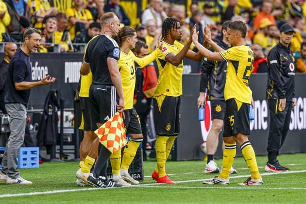 DORTMUND - Joey Veerman of Borussia Dortmund is substituted for Carney Chukwuemeka of Borussia Dortmund during the Bundesliga match between Borussia Dortmund and SC Paderborn 07 at Signal Iduna Park on September 12, 2026, in Dortmund, Germany. MARCEL TER BALS ANP Bundesliga 2026 27 xVIxANPxSportx xMarcelxterxBalsxIVx 568305981 originalFilename: 568305981.jpg